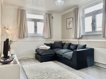 2 bedroom end of terrace house to rent - Photo 3
