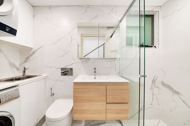 Tri Level Freestanding Home - Fully Furnished - Photo 1