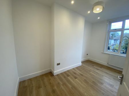 3 bedroom flat to rent - Photo 5