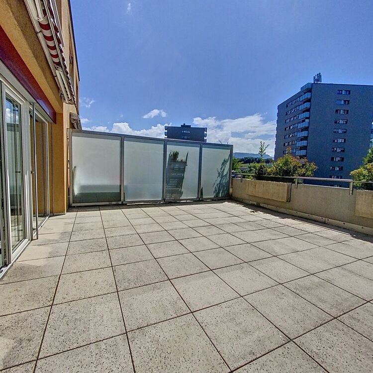 Bel appartement duplex avec terrasse pour une durée déterminée - Photo 1