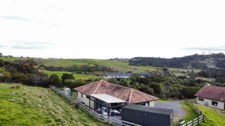 Whitford 3 bedroom family home - Photo 3