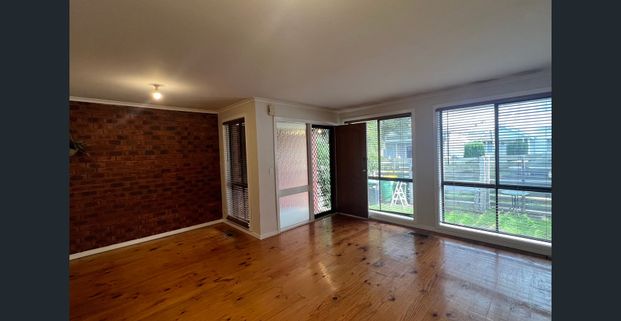 Private Front Unit - Top Location! - Photo 1