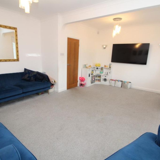 4 bedroom semi-detached house to rent - Photo 1