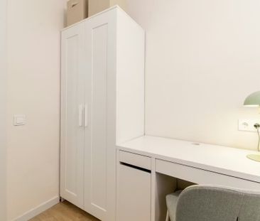 Carrer de Llinars del Vallès, Barcelona, Catalonia 08030 - Photo 3