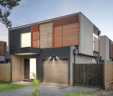 Elegant & Spacious Townhouse - Photo 2