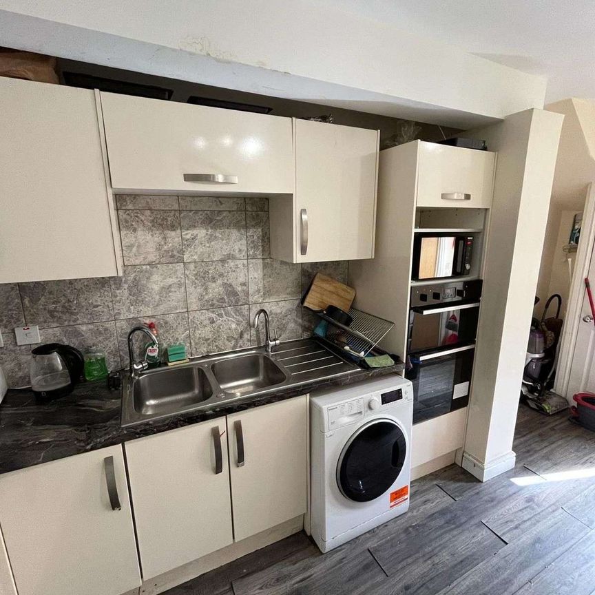 Berne Road Room 5 - Photo 1