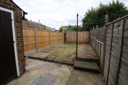 2 bed Terraced House for rent - Photo 5