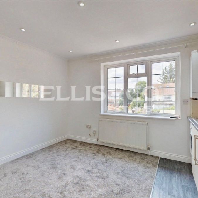 Thorn Close, UB5, Northolt - Photo 1