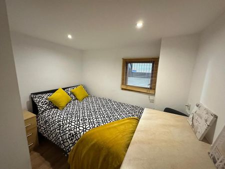 1 bedroom in a house share to rent - Photo 4