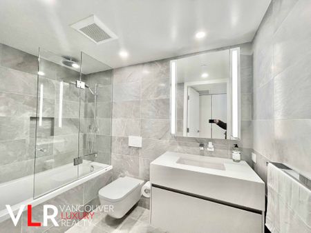 Condo in Downtown Vancouver, BC - Photo 3