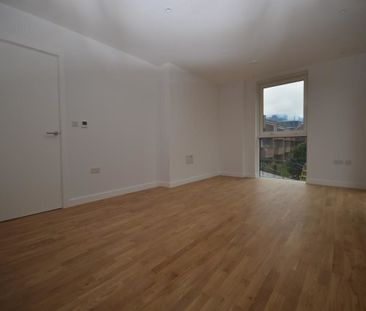 Room in a Shared Flat, Station House, SE8 - Photo 2