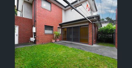 Living On a Grand Scale - Photo 3