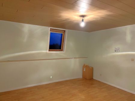 Woning met 3 slaapkamers en koer. - Photo 2