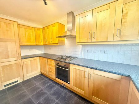 2 bedroom flat to rent - Photo 2
