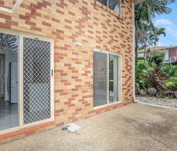 Modern 3-Bedroom Townhouse in Gated Boutique Complex - Photo 2