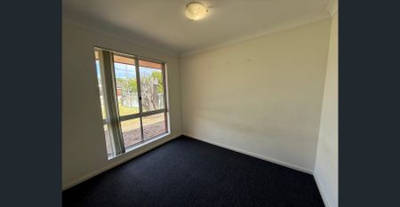 Spacious backyard - Photo 2