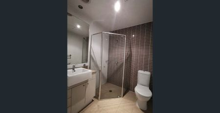 Gorgeous Spacious 2 bedroom in Fantastic location - Photo 4