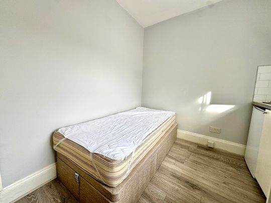 Blythe Road, Shepherds Bush, W14 - Photo 1