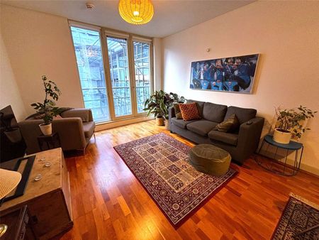 Fabulous One Double Bedroom Apartment in the heart of Manchester's Spinningfields district with the added benefit of an Allocated Parking Space. - Photo 4