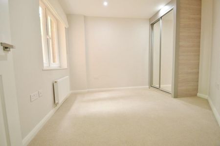 61 Chalvey Road East, Slough, Berkshire,SL1 - Photo 2