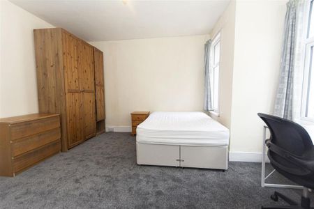 4 bedroom terraced house to rent - Photo 2