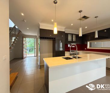 Spacious and Stylish Living in a Prime Location - Photo 3