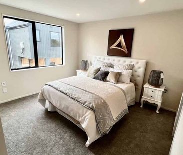 Modern 3BR Townhouse in Bucklands Beach - Photo 3