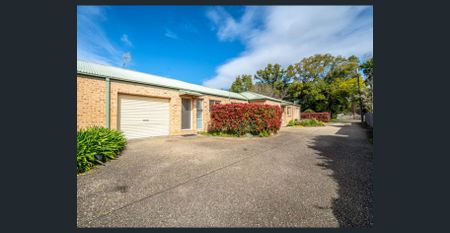 Charming Villa for Rent in Prime Berry Location - Photo 4