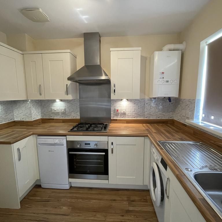 2 bedroom terraced house to rent - Photo 1