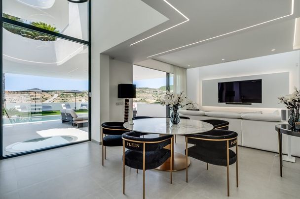 Valle Romano, Estepona West, Estepona, Andalusia 29680 - Photo 1