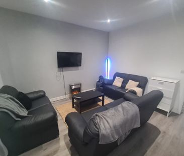 6 Bed - 18 School View, Hyde Park, Leeds - LS6 1EN - Student - Photo 1