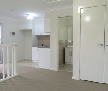 Simple, Stylish Studio Apartment - right near Station! - Photo 4