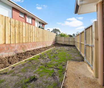 Modern 3 Bedroom Unit In Great Location - Photo 2