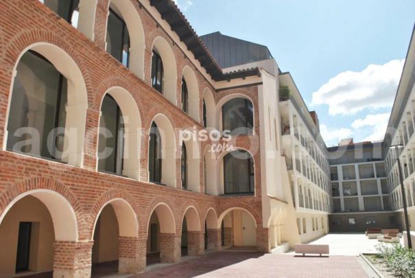 Piso en alquiler en Plaza de la Trinidad - Photo 1