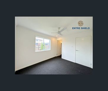 Four Bedrooms Family Home in Werribee!! - Photo 4
