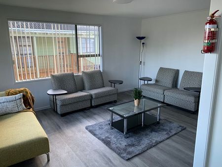 Charming 3BR Wattle Downs Home - Photo 4