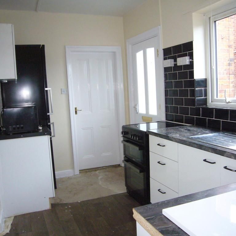 1 bedroom ground floor flat to rent - Photo 1