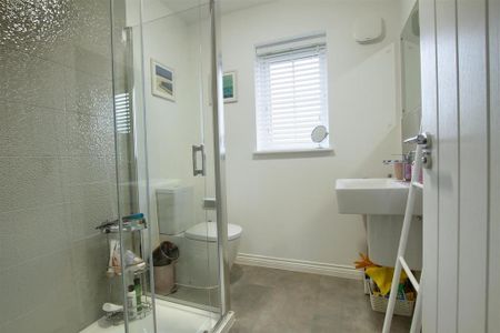 5 bedroom detached house to rent - Photo 4