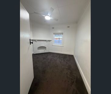 Live between the city and the sea - 🏡 Charming 2-Bedroom Maisonette... - Photo 6