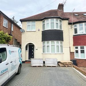 3 bedroom semi-detached house to rent - Photo 2