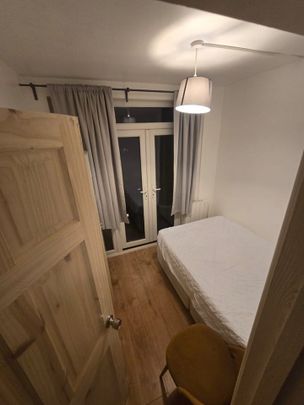 Room in a Shared Flat, Tildesley Road, SW15 - Photo 1