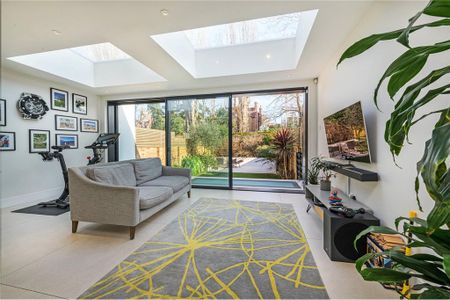 6 bedroom terraced house to rent - Photo 4