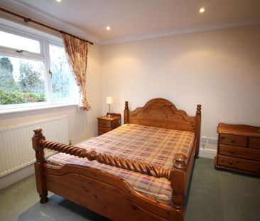 4 bedroom semi-detached house to rent - Photo 4