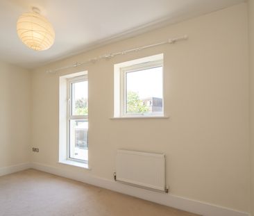 3 bedroom house to rent John Rennie Road, Chichester, PO19 - Photo 3