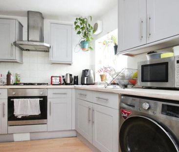 Ocean present this charming two-bedroom flat in a sought-after loca... - Photo 4