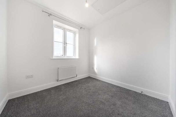 Heyford Park, Bicester, Oxfordshire, OX25 - Photo 1