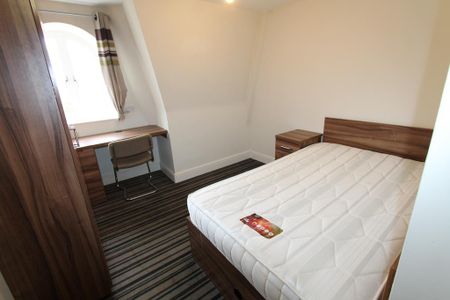 6 bedroom flat to rent - Photo 2