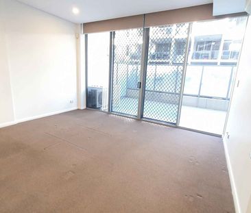 Modern Courtyard Apartment in the Prestigious "Aero" Complex - Photo 1