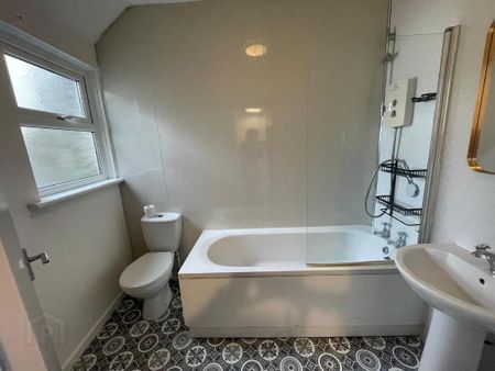 23 Circular Road, Larne, BT40 1HR - Photo 4