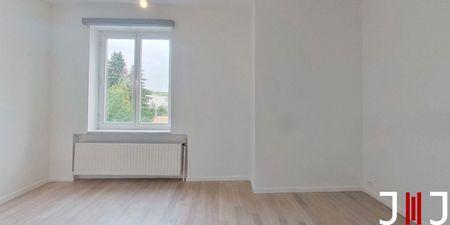 Appartement te huur in Oudergem voor € 1.000 met 1 slaapkamer - Photo 2